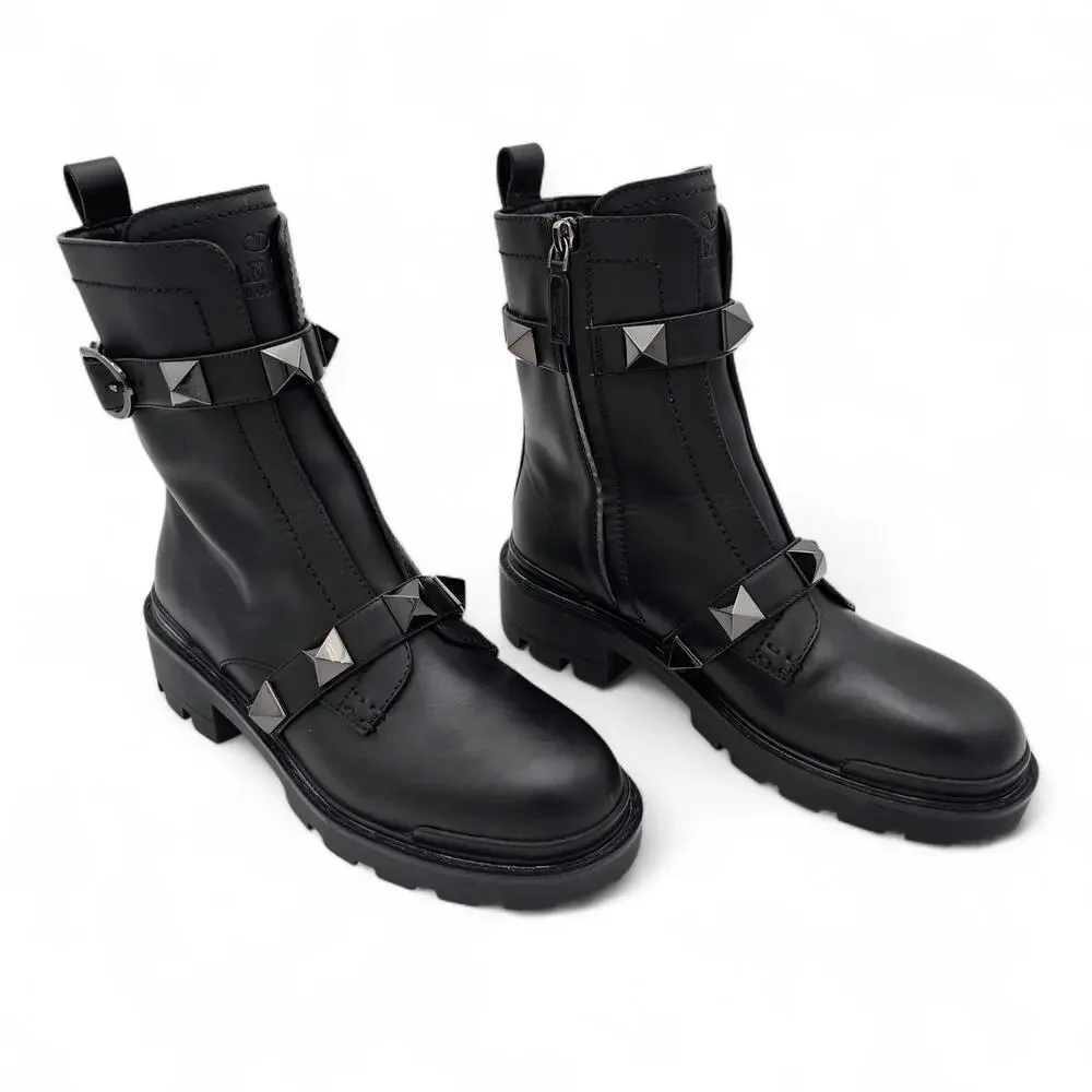 Valentino Garavani Roman Stud Combat Boot Zip Ankle Black Leather Size 39 US 9